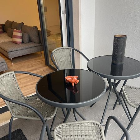 Modern Twin Room With A Balcony Монтижу Экстерьер фото