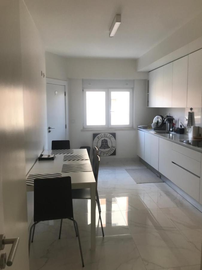 Modern Twin Room With A Balcony Монтижу Экстерьер фото