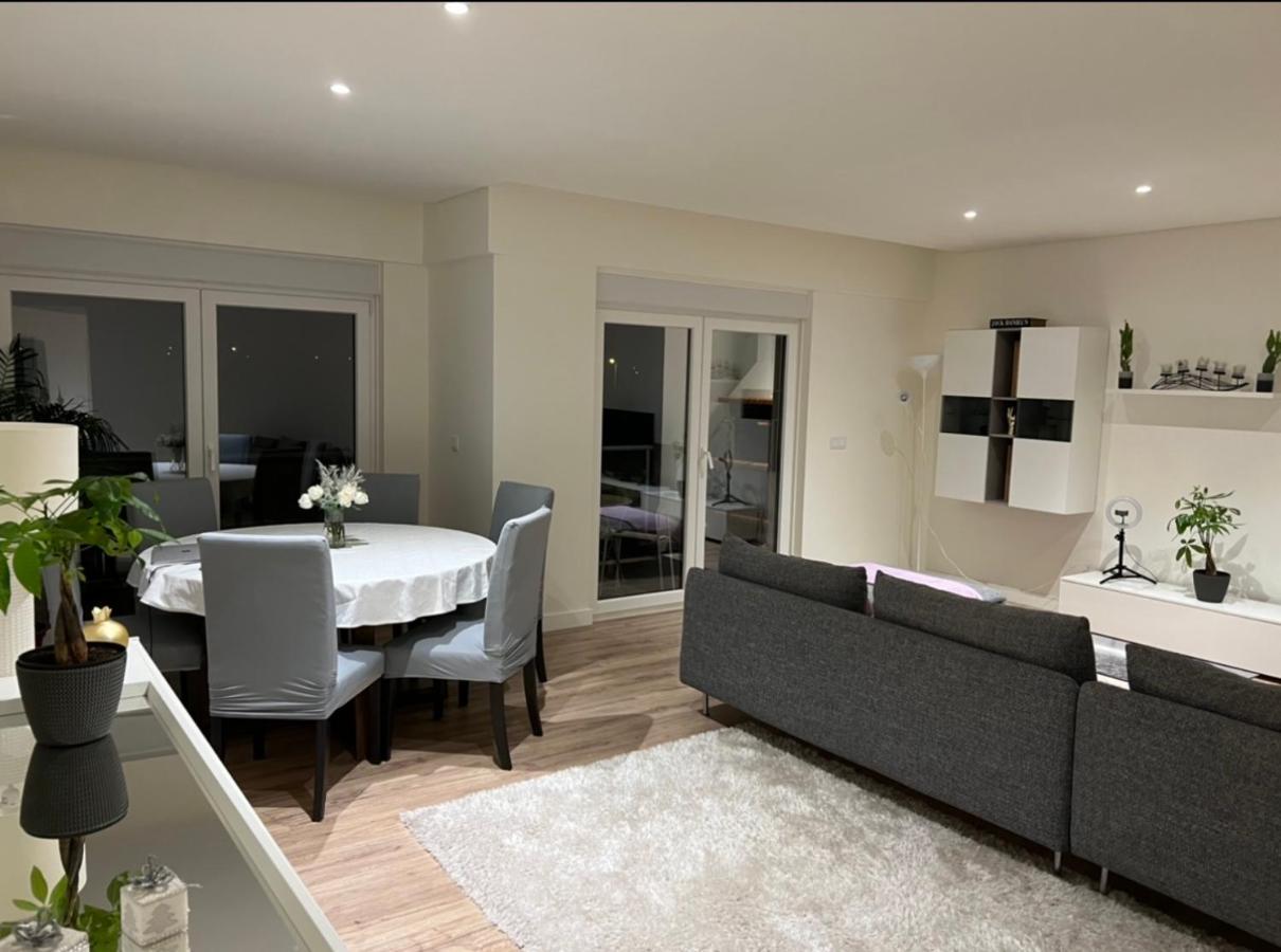 Modern Twin Room With A Balcony Монтижу Экстерьер фото