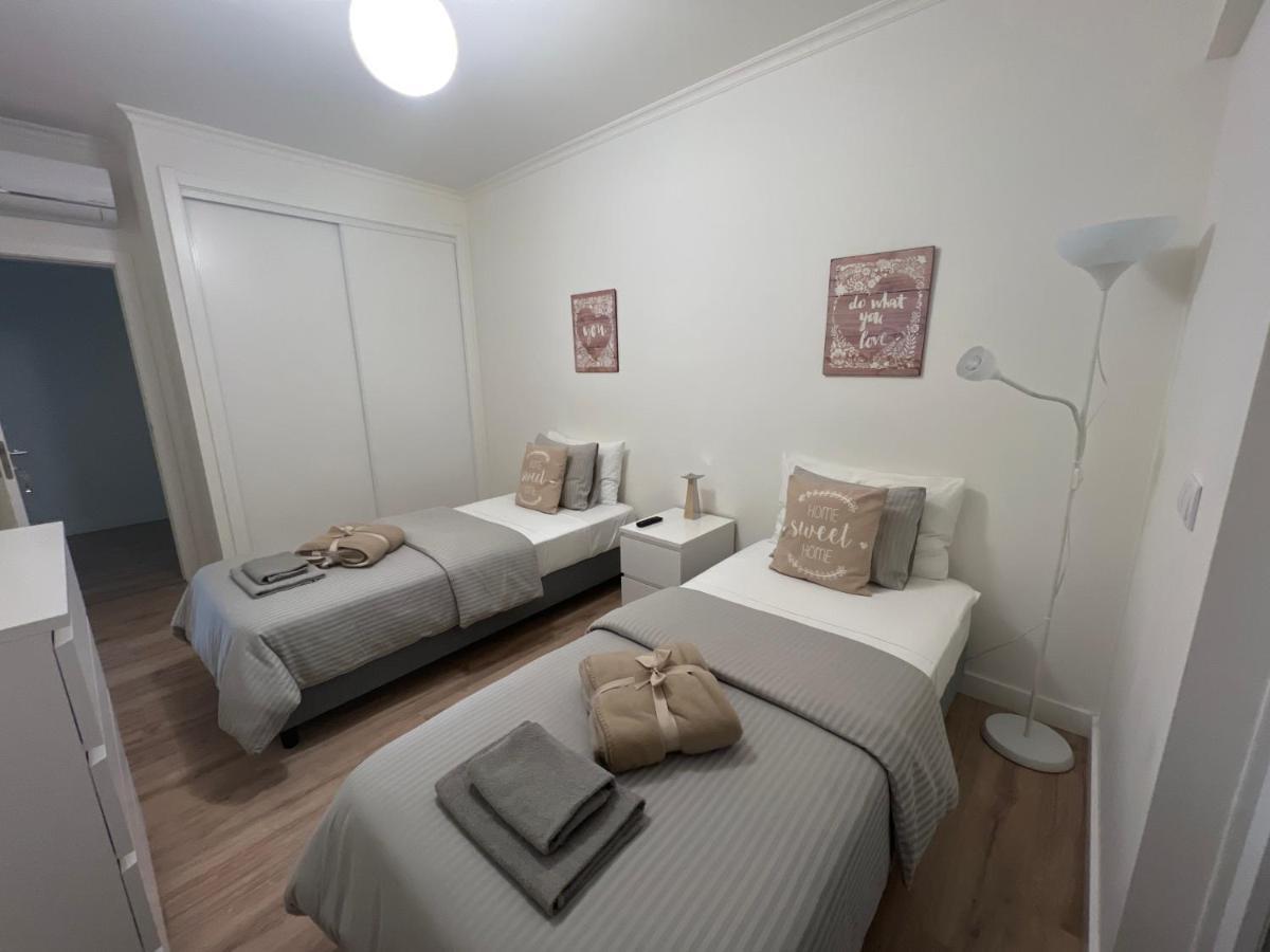 Modern Twin Room With A Balcony Монтижу Экстерьер фото