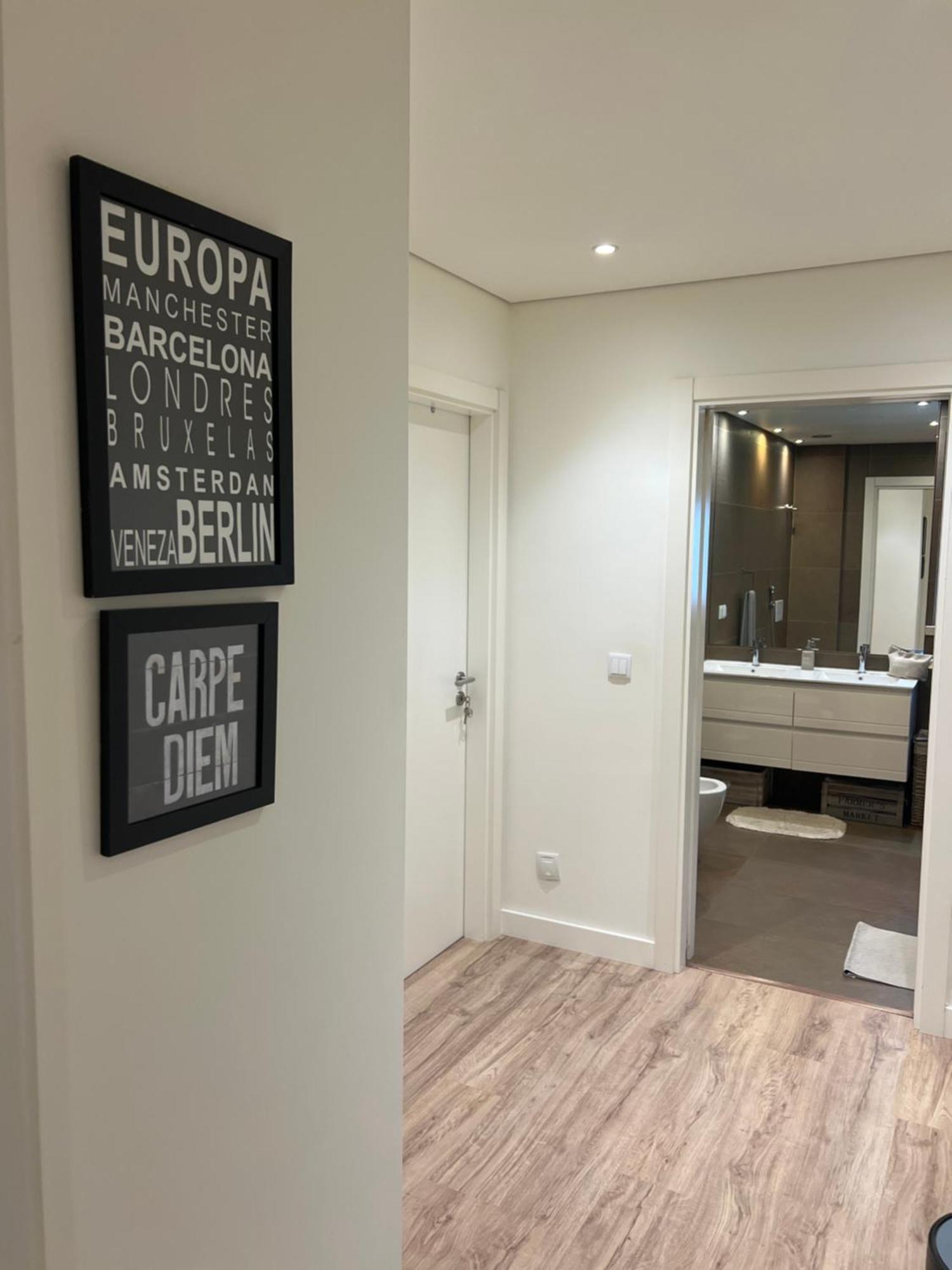 Modern Twin Room With A Balcony Монтижу Экстерьер фото