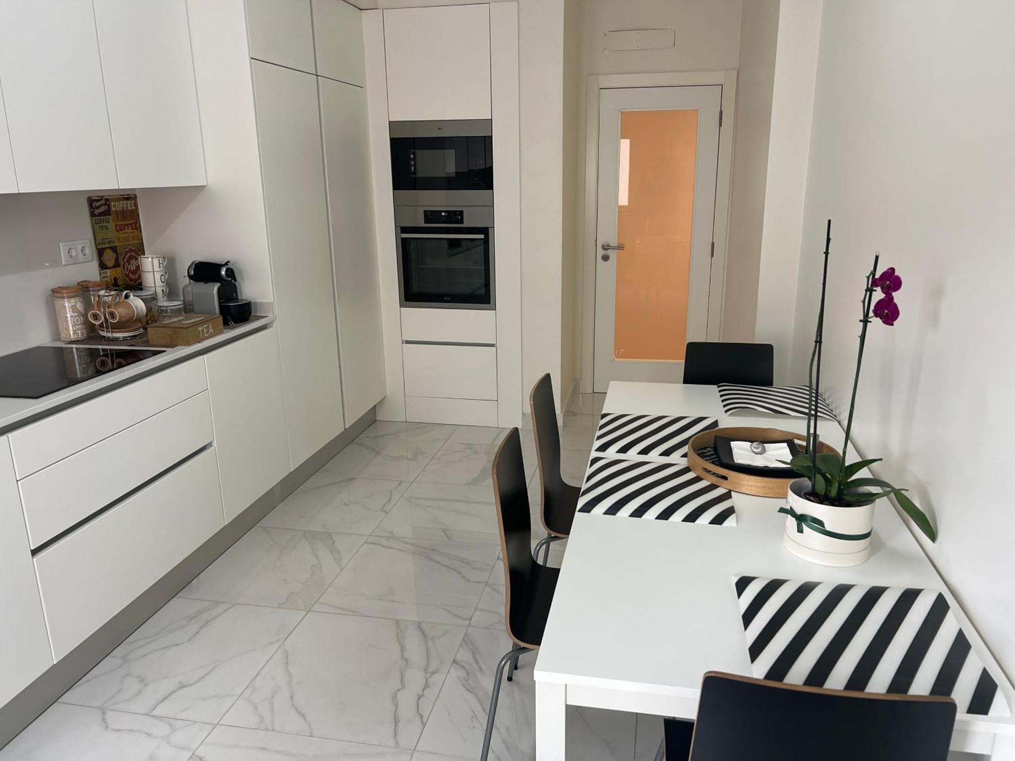 Modern Twin Room With A Balcony Монтижу Экстерьер фото