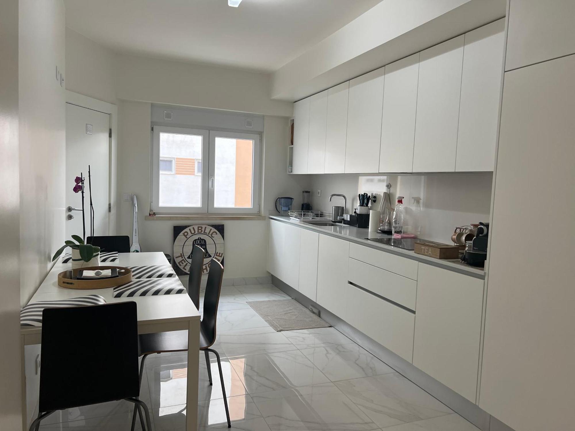 Modern Twin Room With A Balcony Монтижу Экстерьер фото