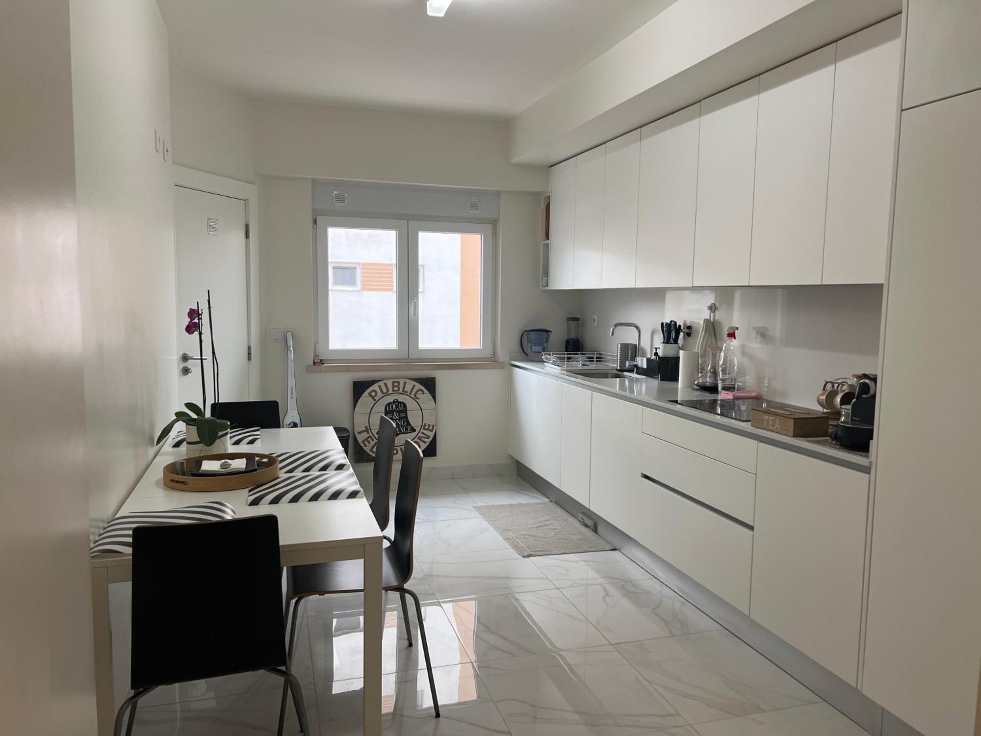 Modern Twin Room With A Balcony Монтижу Экстерьер фото