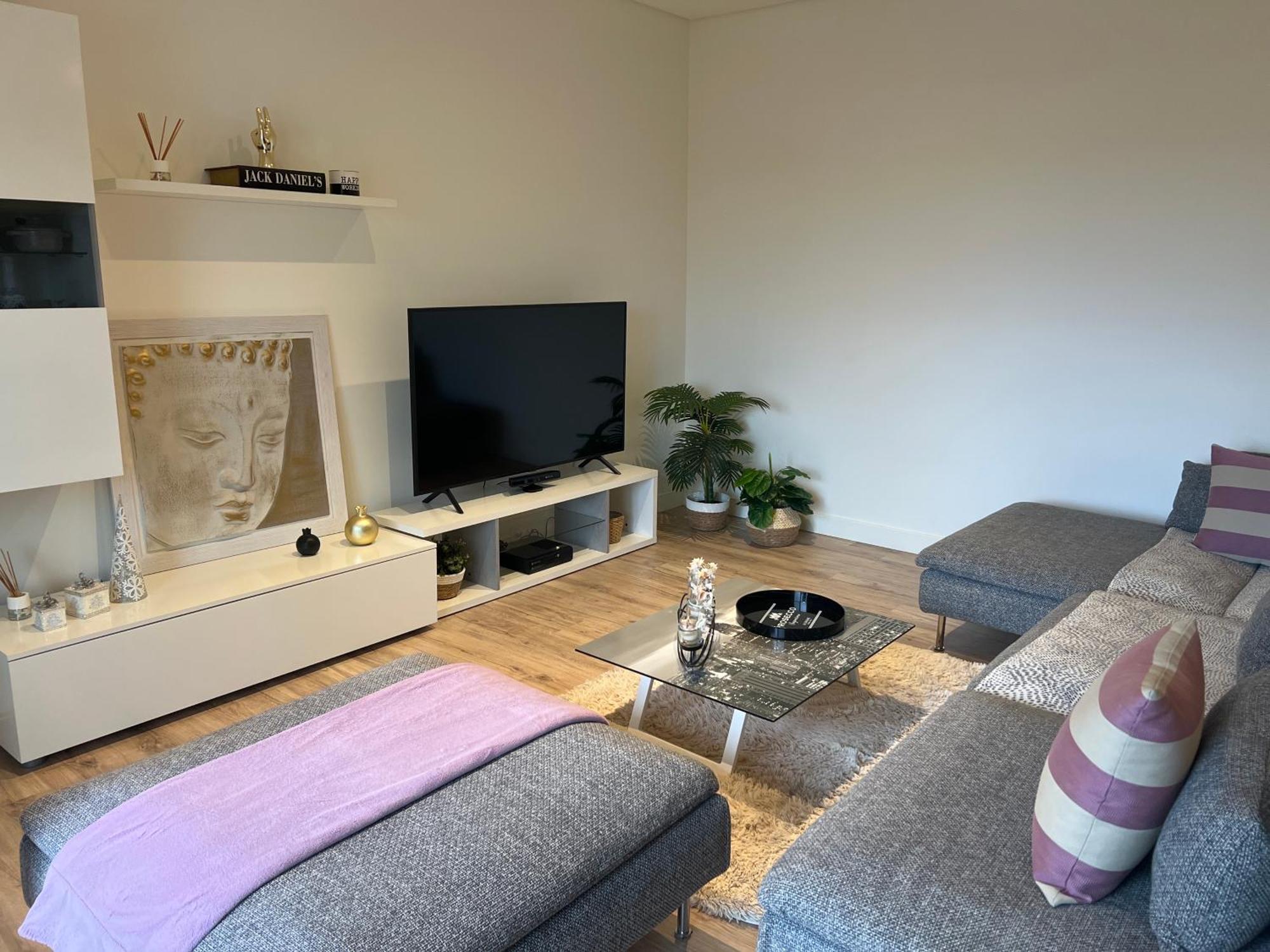 Modern Twin Room With A Balcony Монтижу Экстерьер фото